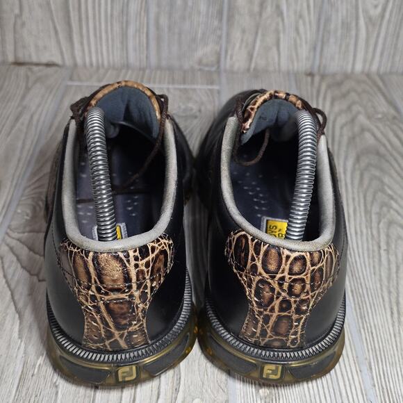 FootJoy DryJoys Tour Black Leather Crocodile Saddle Design Golf Shoes Mens 8 main image 8